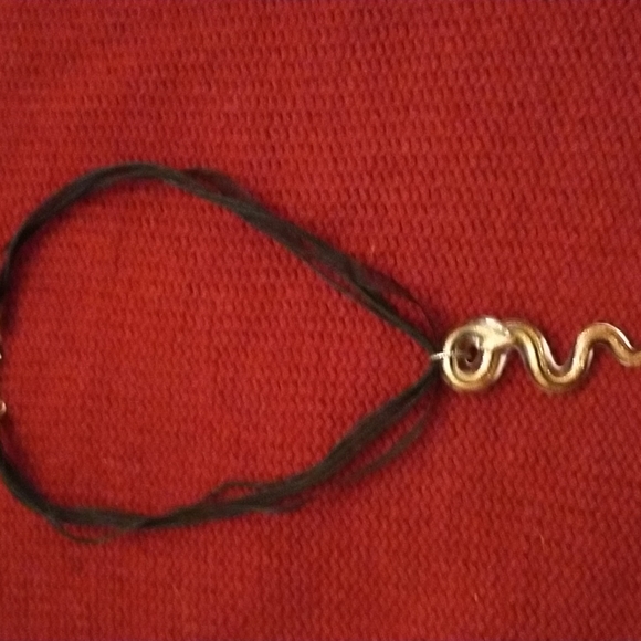 🐍 Handmade glass gold speckled snake pendant on a pretty ribbon neck… - Picture 3 of 4